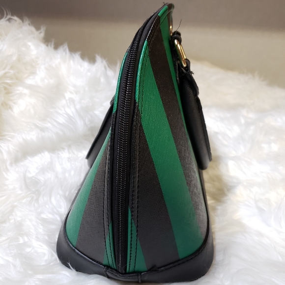 Green and black bag - Picture 2 of 4